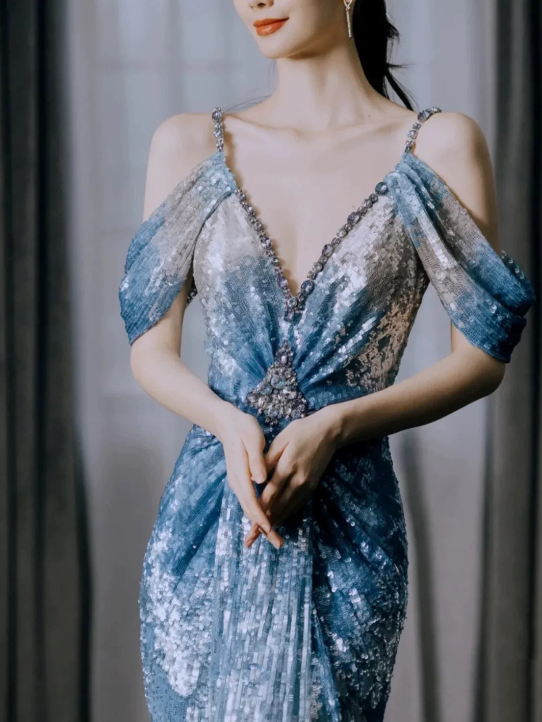 Modest Mermaid V Neck Ombre Blue Sequins With Pleated Prom Dresses Inspiration Long Party Evening Dress 19th Birthday Outfits AB2278