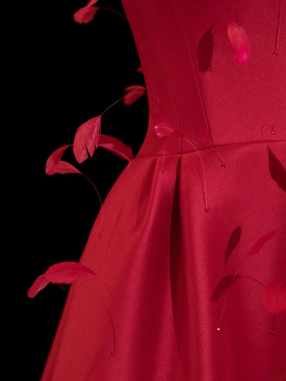 Ball Gowns Prom Dress Aesthetic Strapless Red Satin With Feather Style Impress Long Prom Dresses Party Formal Gowns SA027