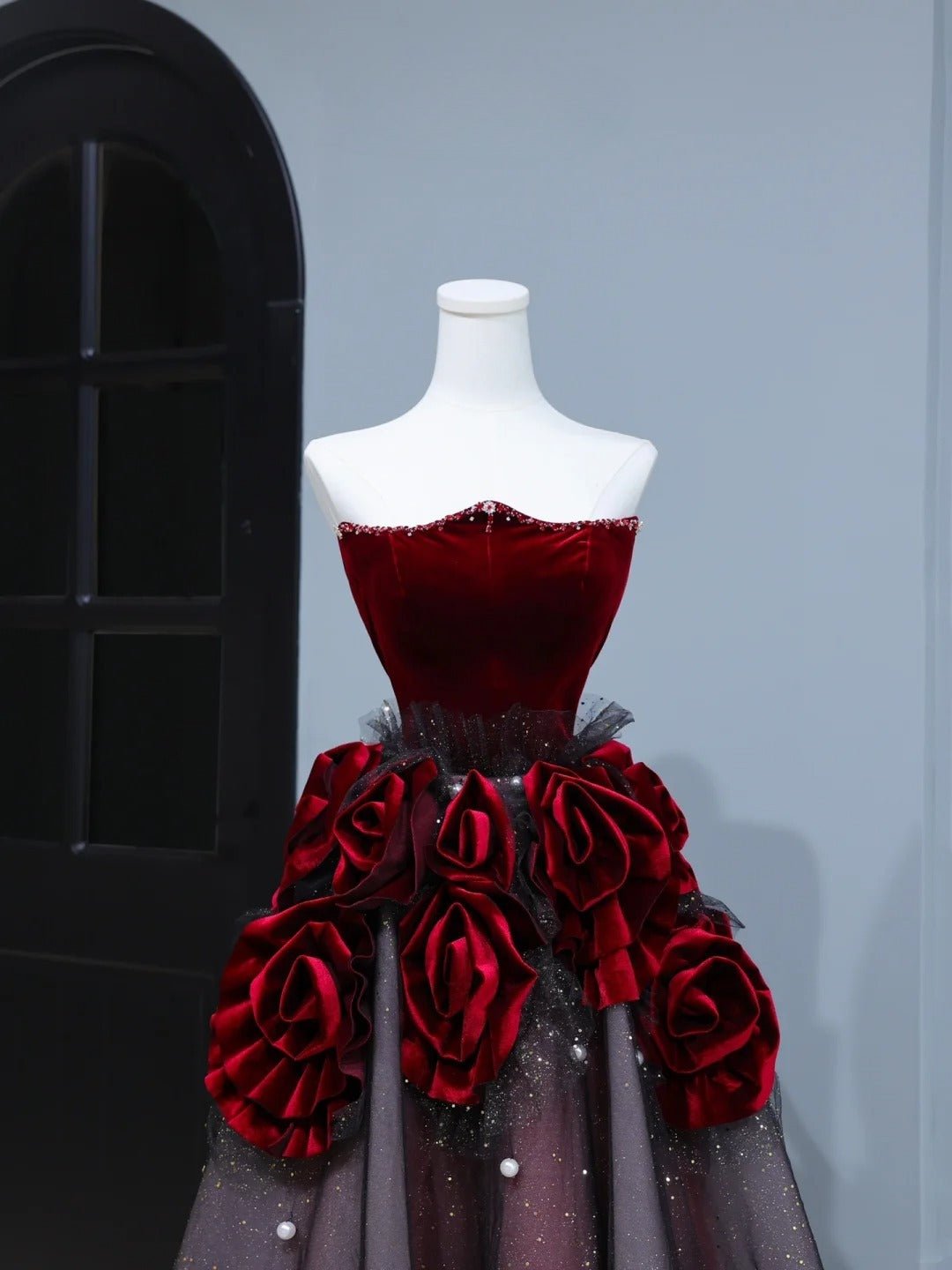 Modest Prom Dresses Aesthetic Ball Gown Strapless Burgundy Tulle Inspiration Style Impress With Flowers Long Party Formal Gown AS394