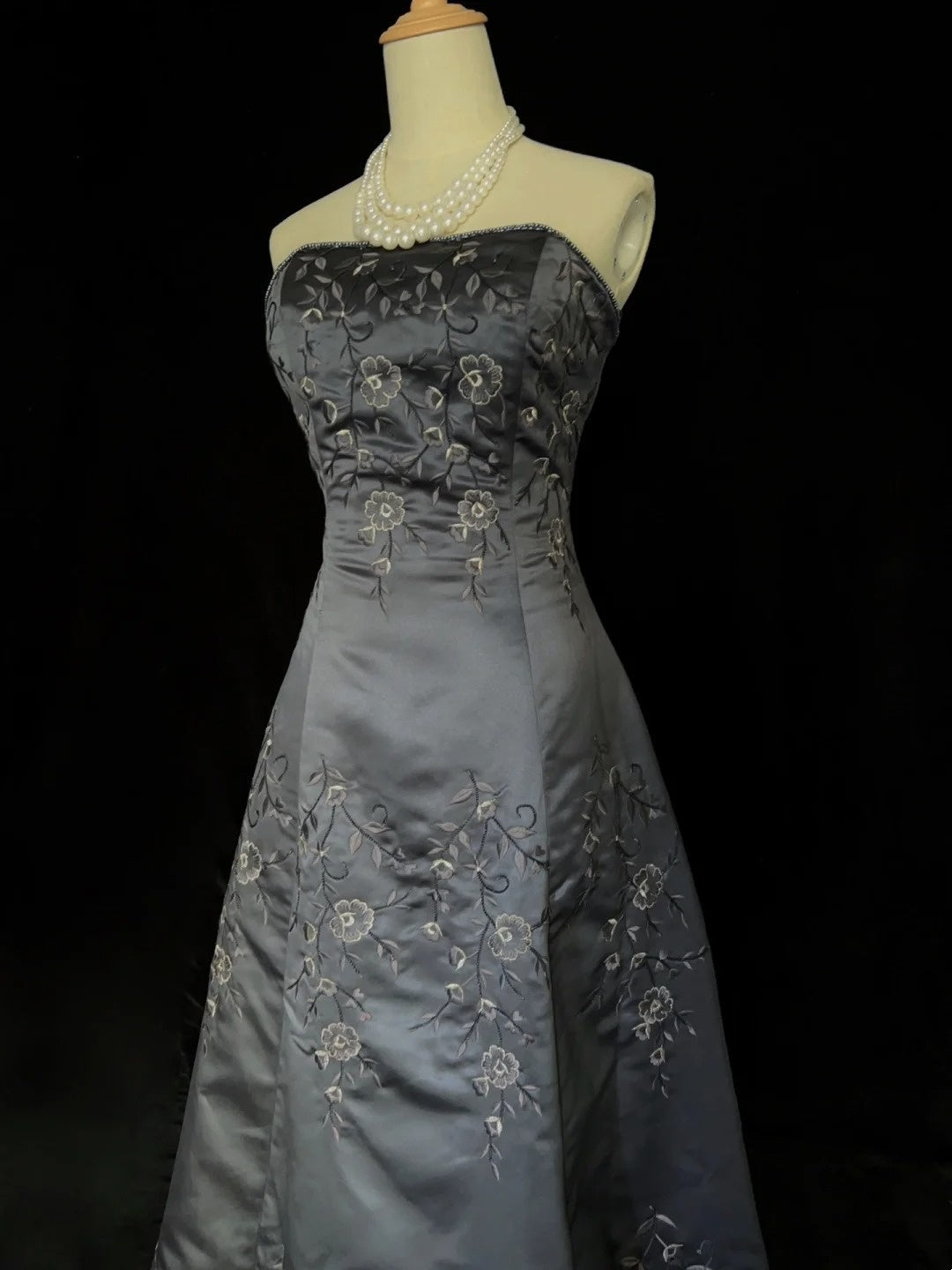 Vintage Prom Dresses Inspo Ball Gown Strapless Grey Satin With Embroidery For Women Formal Dress N3206